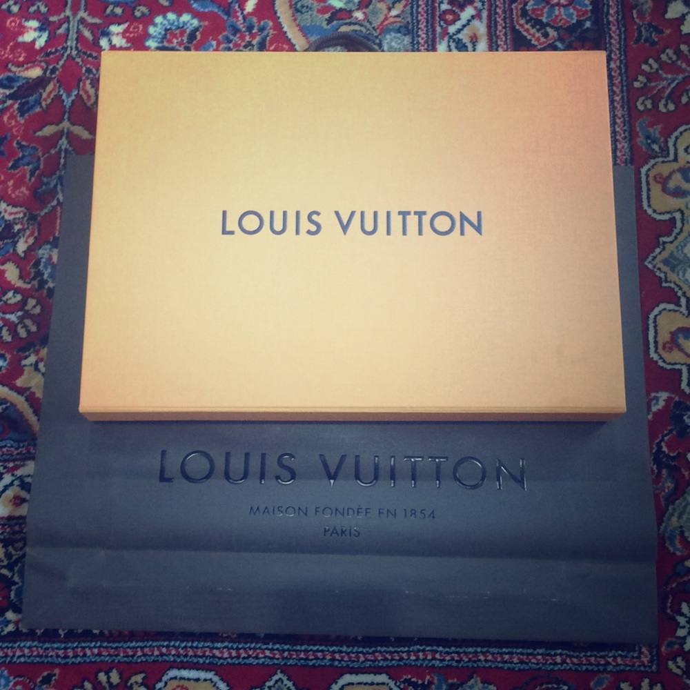 Bundle Large Louis Vuitton magnetic box & Bag